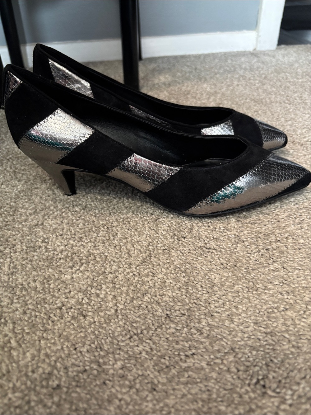 NWOT Nine West silver/black kitten heels